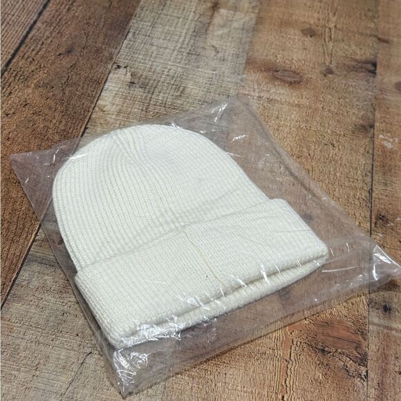 The Sakara Beanie new in package - Picture 4 of 4